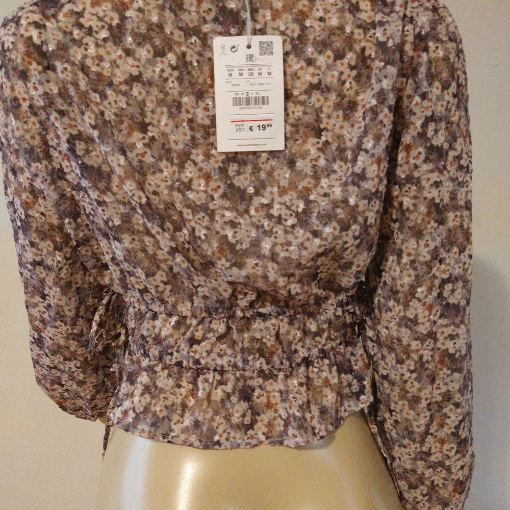 Public bear blouse. Size medium. Long leave